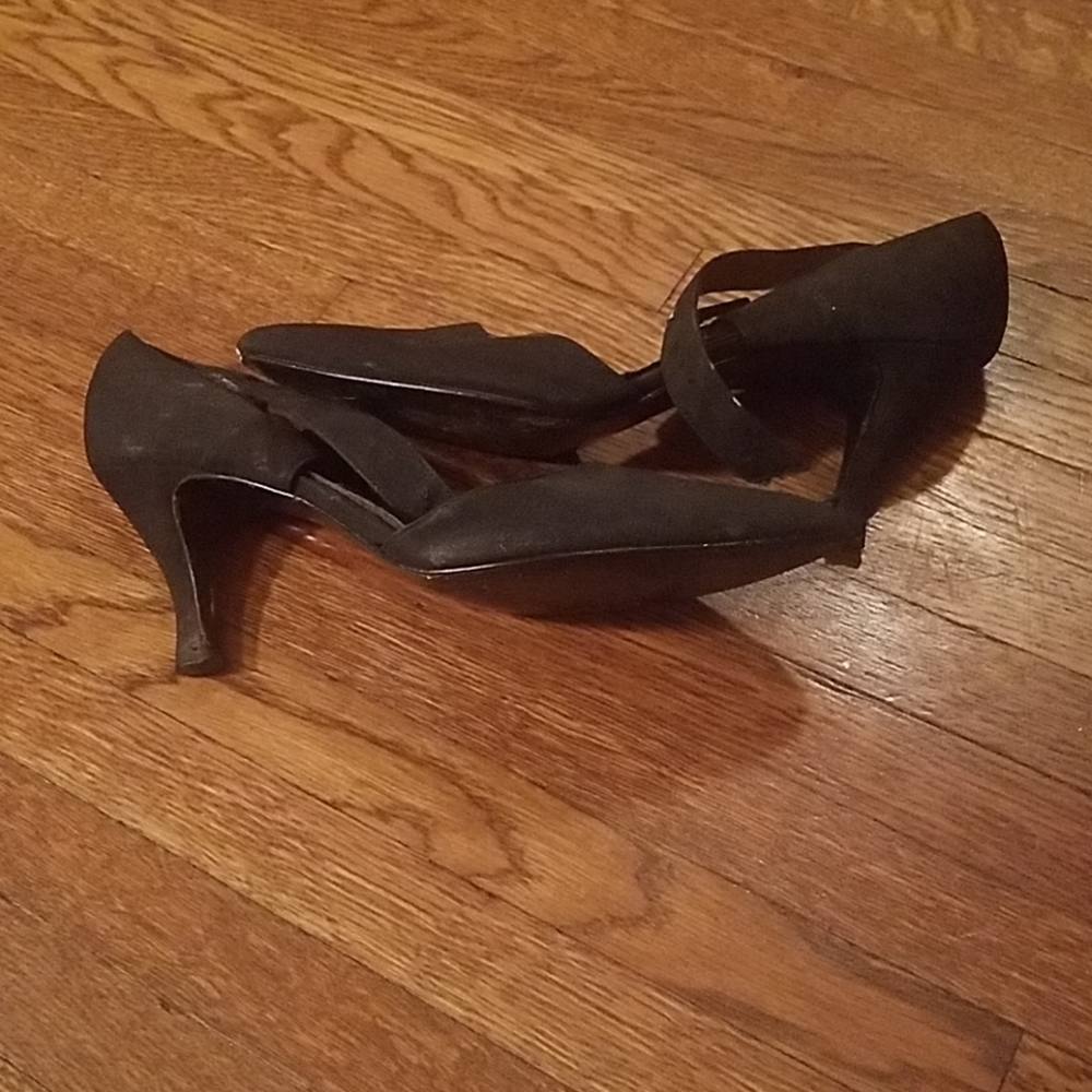 Heels - Picture 2 of 2